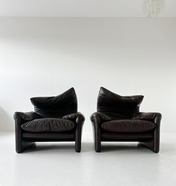 Pair of Maralunga armchairs, Cassina