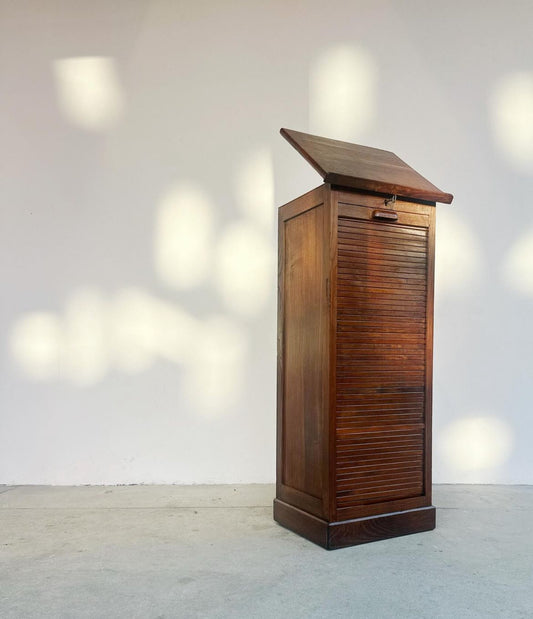 Rolling shutter with foot desk