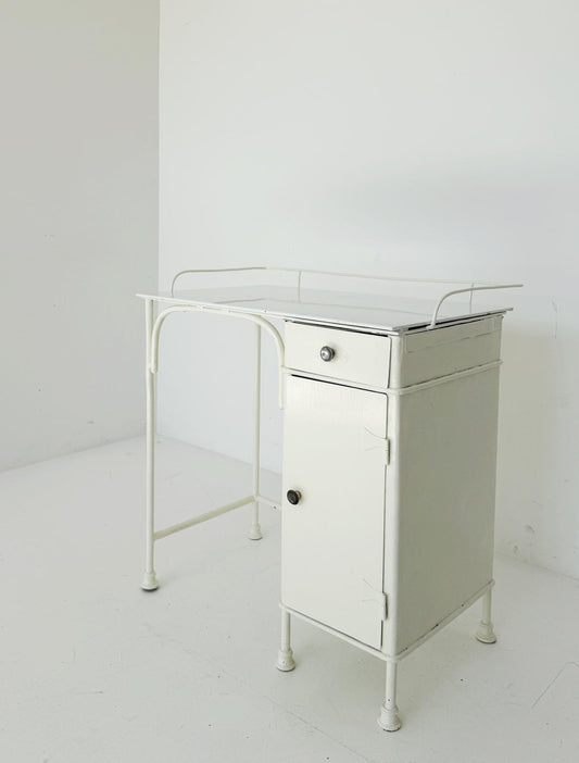 Scrivania in metallo anni '30 con ripiano in vetro bianco