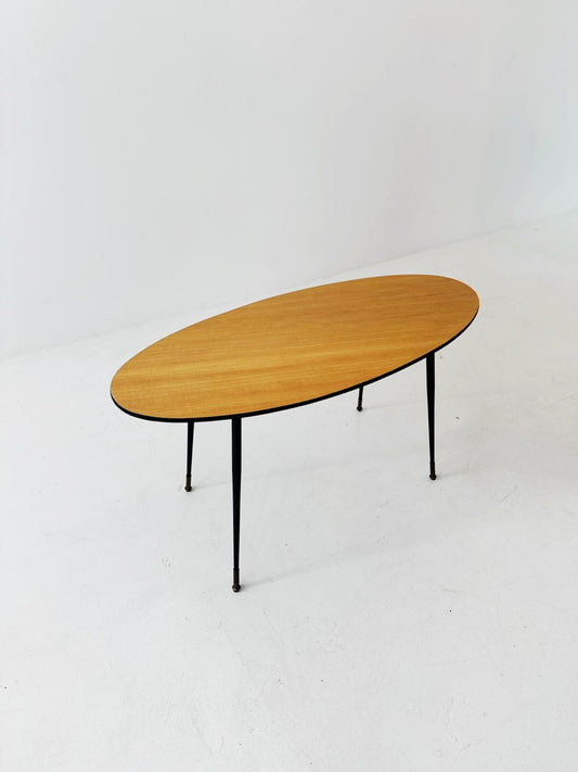 Oval coffee table