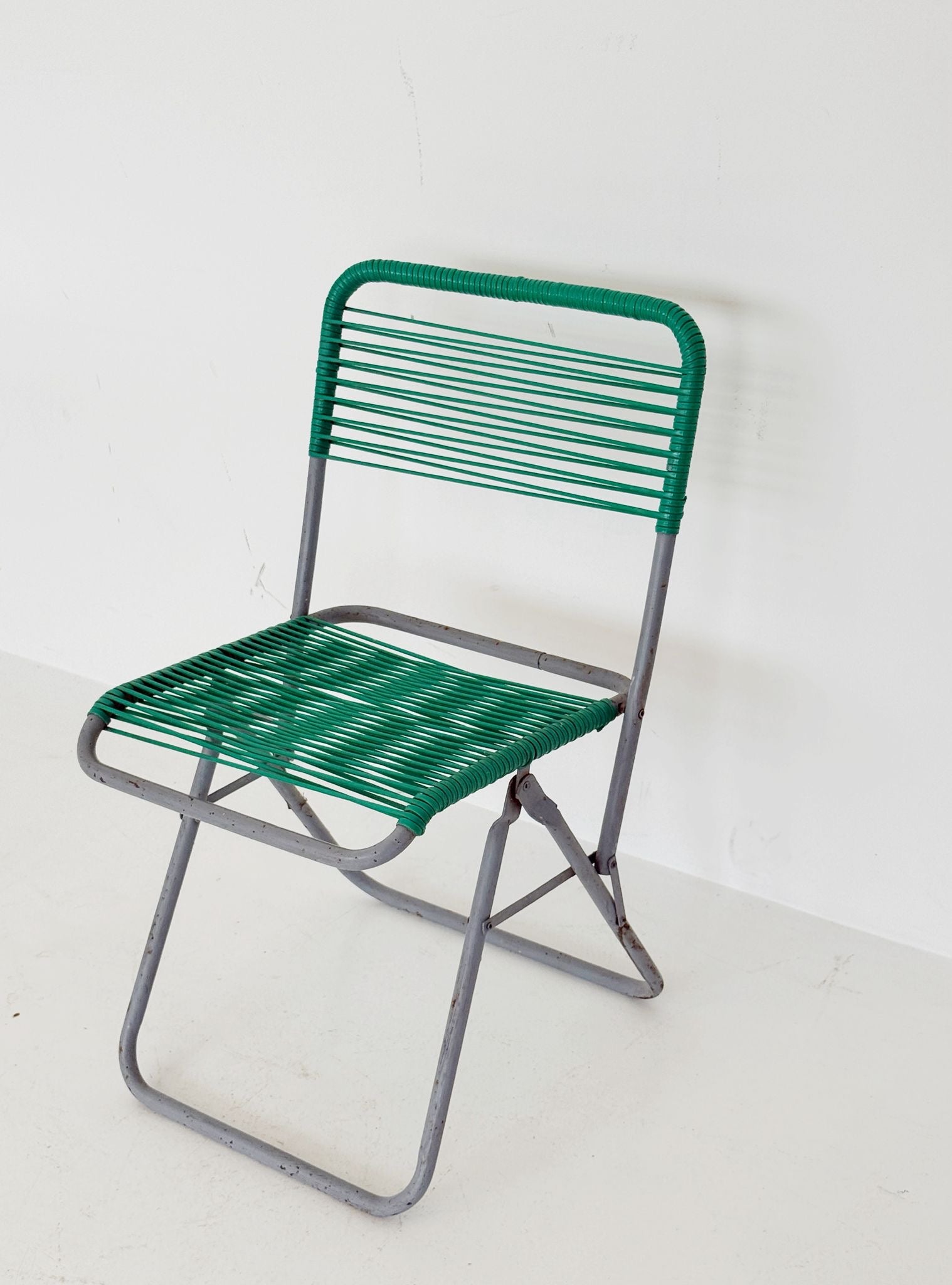Sedia pieghevole per bambini in metallo e filo plastico intrecciato, anni '60/'70