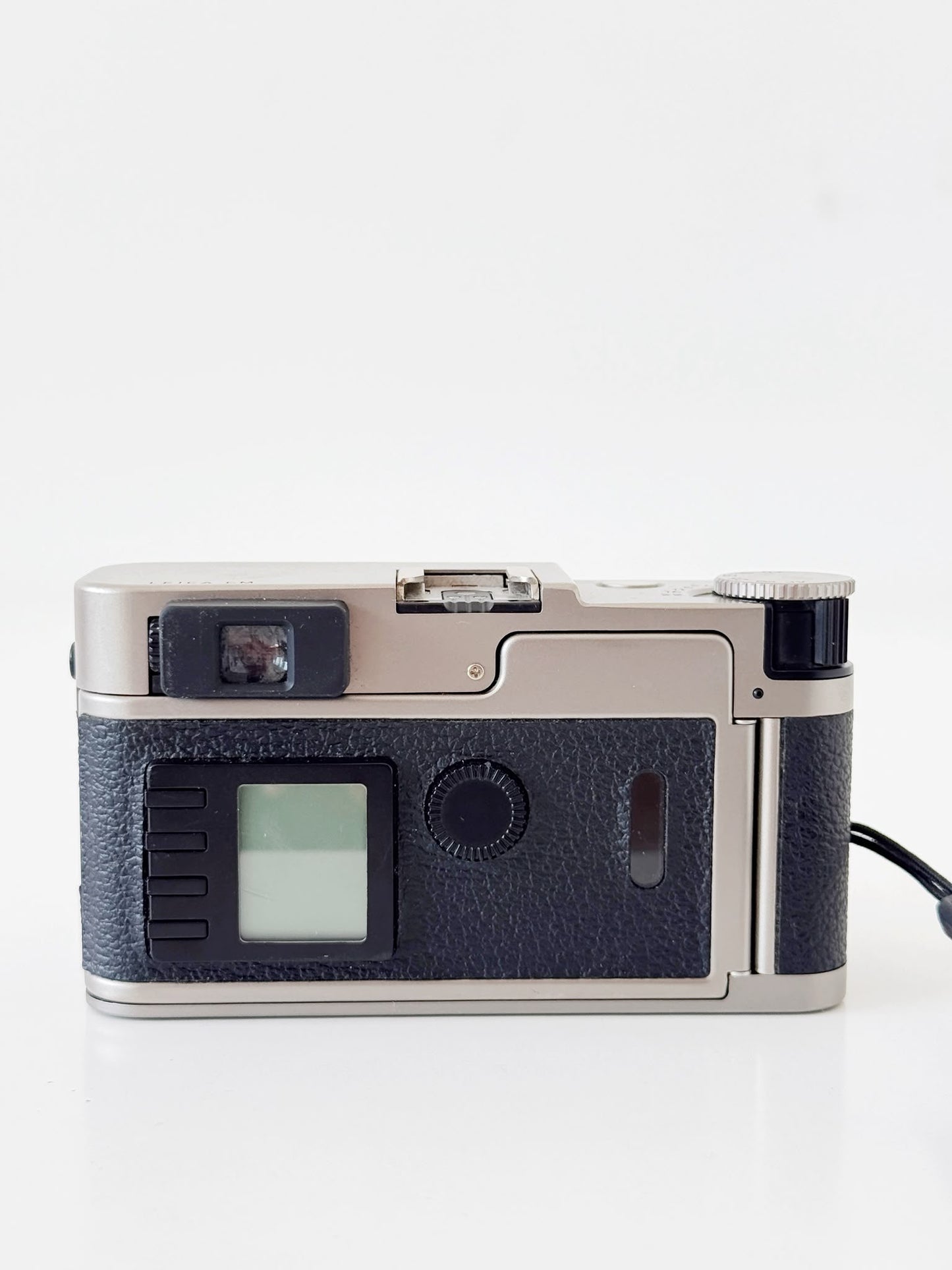 Leica CM Titanium – 35mm Film Camera
Leica Summarit 40mm f/2.4