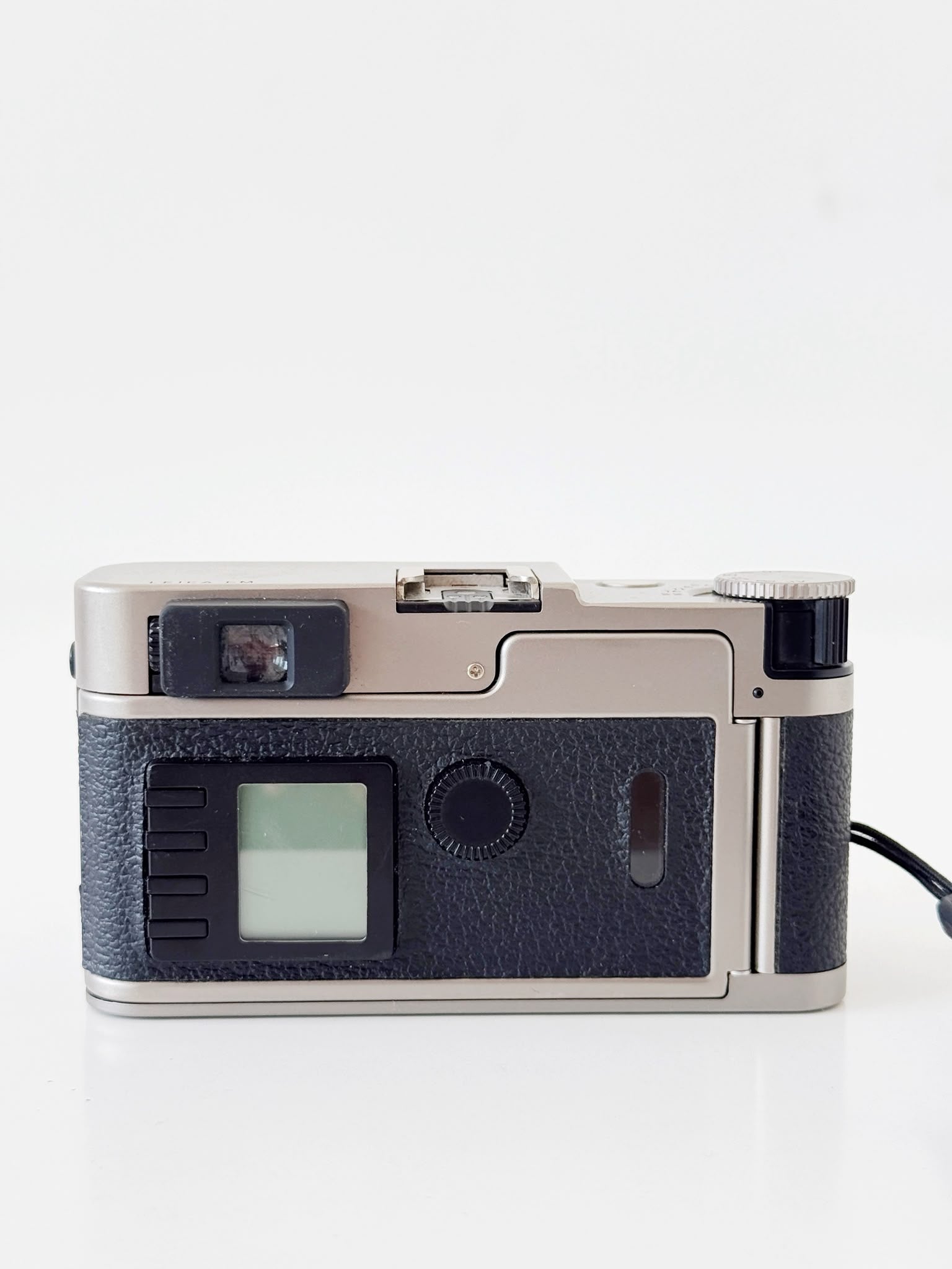Leica CM Titanium – 35mm Film Camera
Leica Summarit 40mm f/2.4