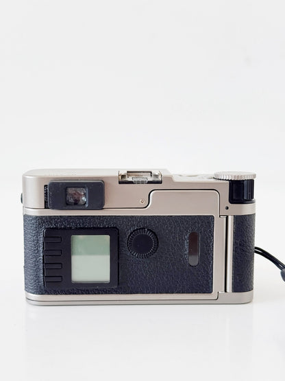 Leica CM Titanium – 35mm Film Camera
Leica Summarit 40mm f/2.4