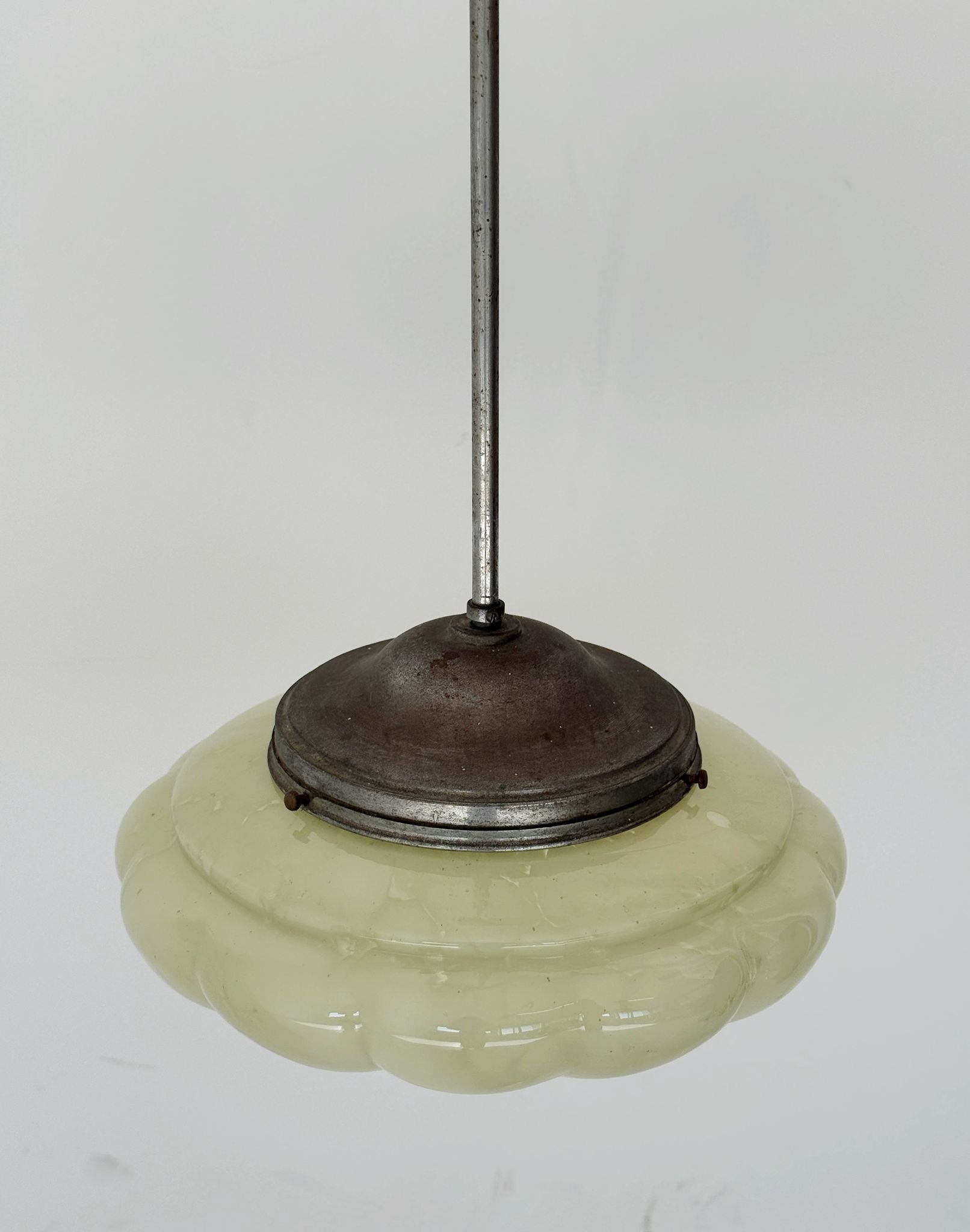 Lampada a sospensione in vetro soffiato verde opalino