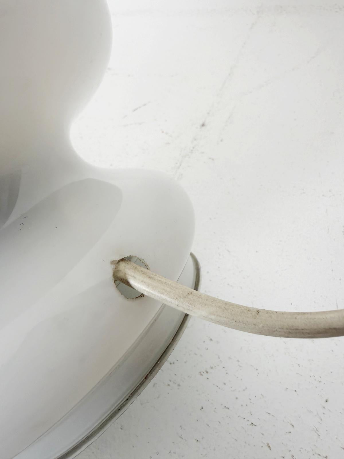 Lampada da tavolo in vetro opalino dimmerabile