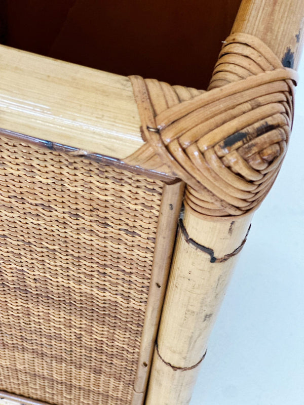 Wicker umbrella stand