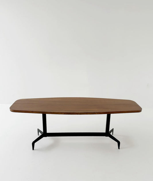 Oval coffee table