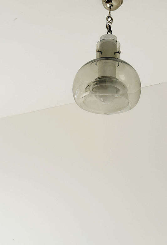 Lampada a sospensione in vetro fumé con decoro interno opalino – Italia, anni ’70
