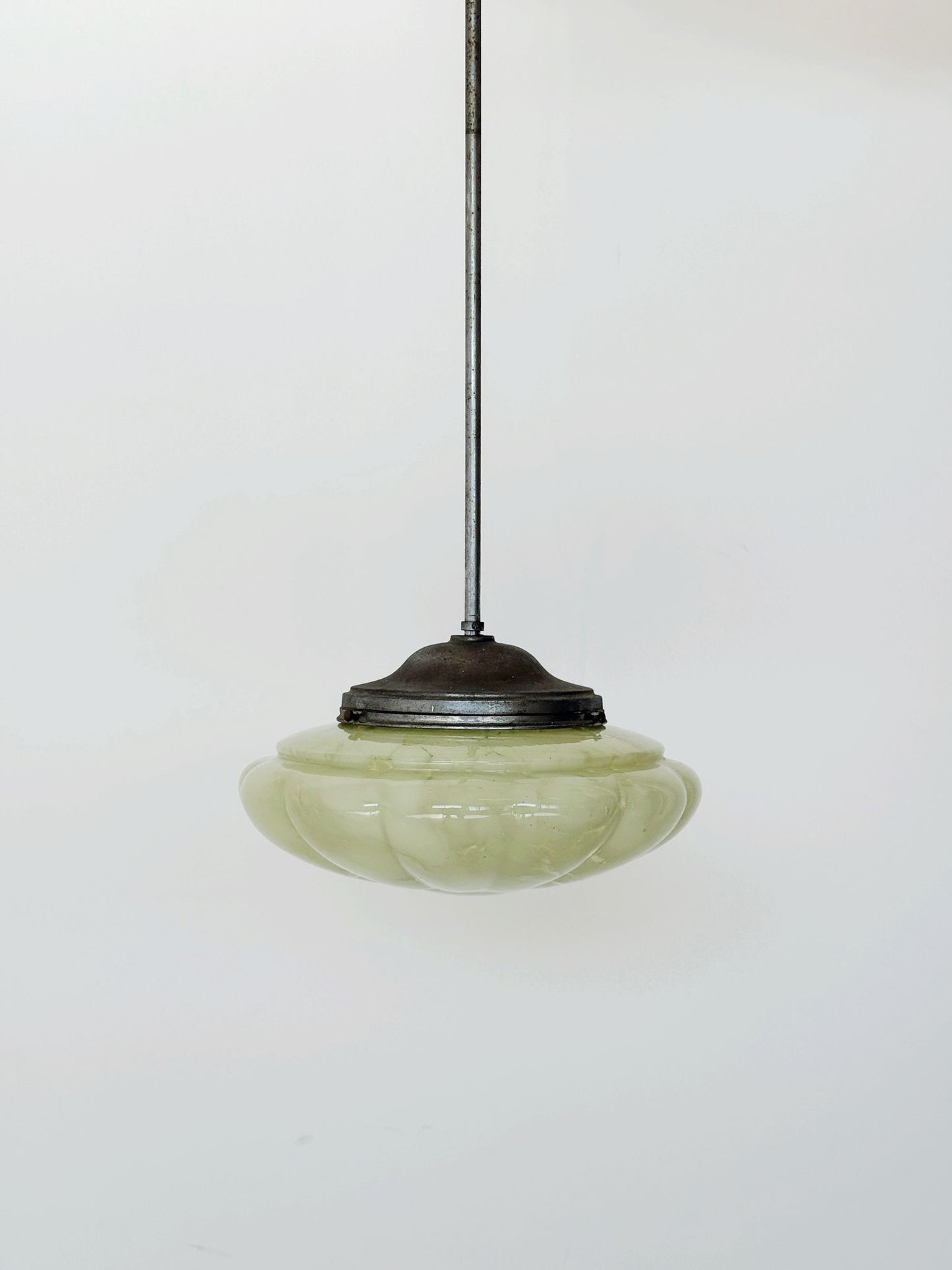 Lampada a sospensione in vetro soffiato verde opalino