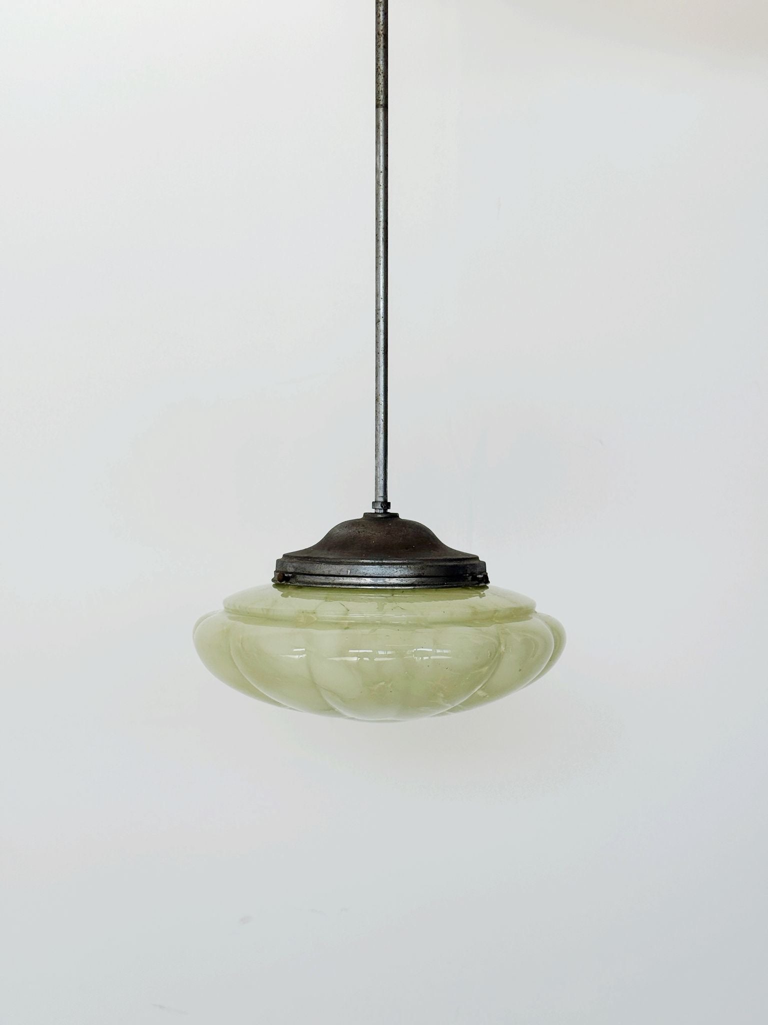 Lampada a sospensione in vetro soffiato verde opalino