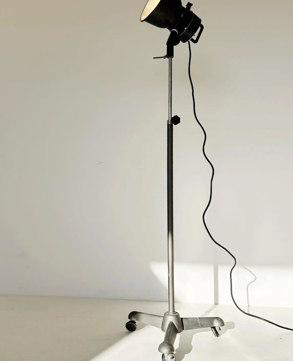 Photographic floor lamp