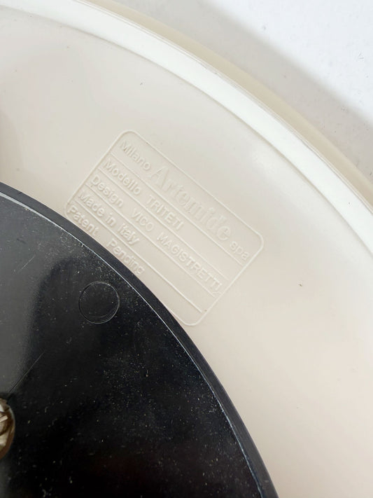 Lampada da parete “Triteti” – Artemide, disegnata da Vico Magistretti