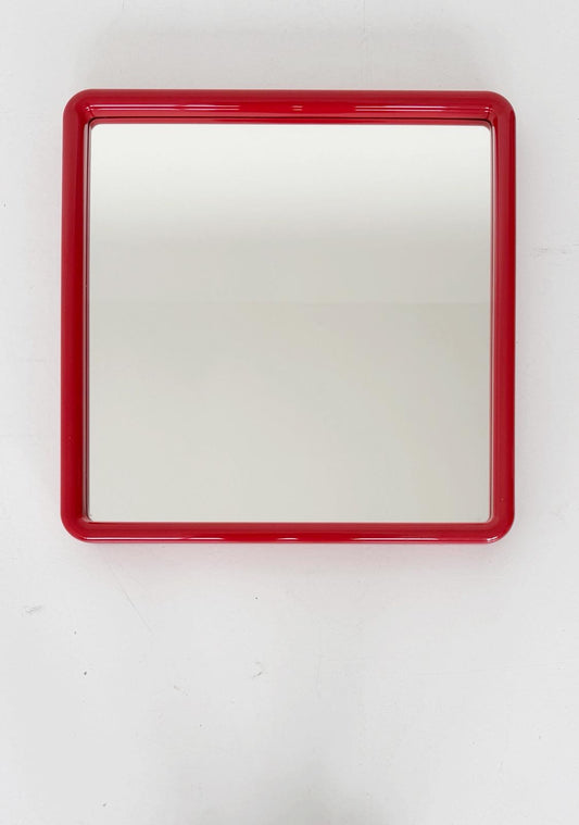 Uno specchio da parete in stile pop prodotto negli anni '70,