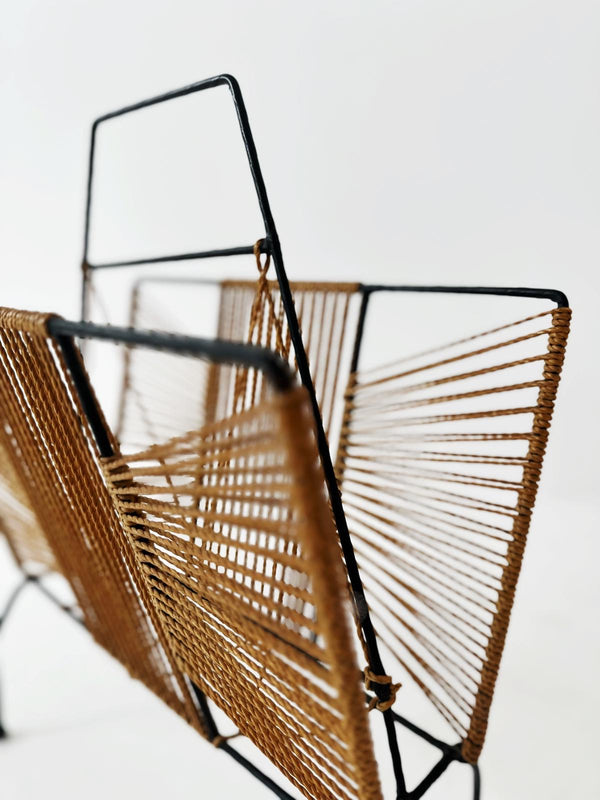 Rope magazine rack