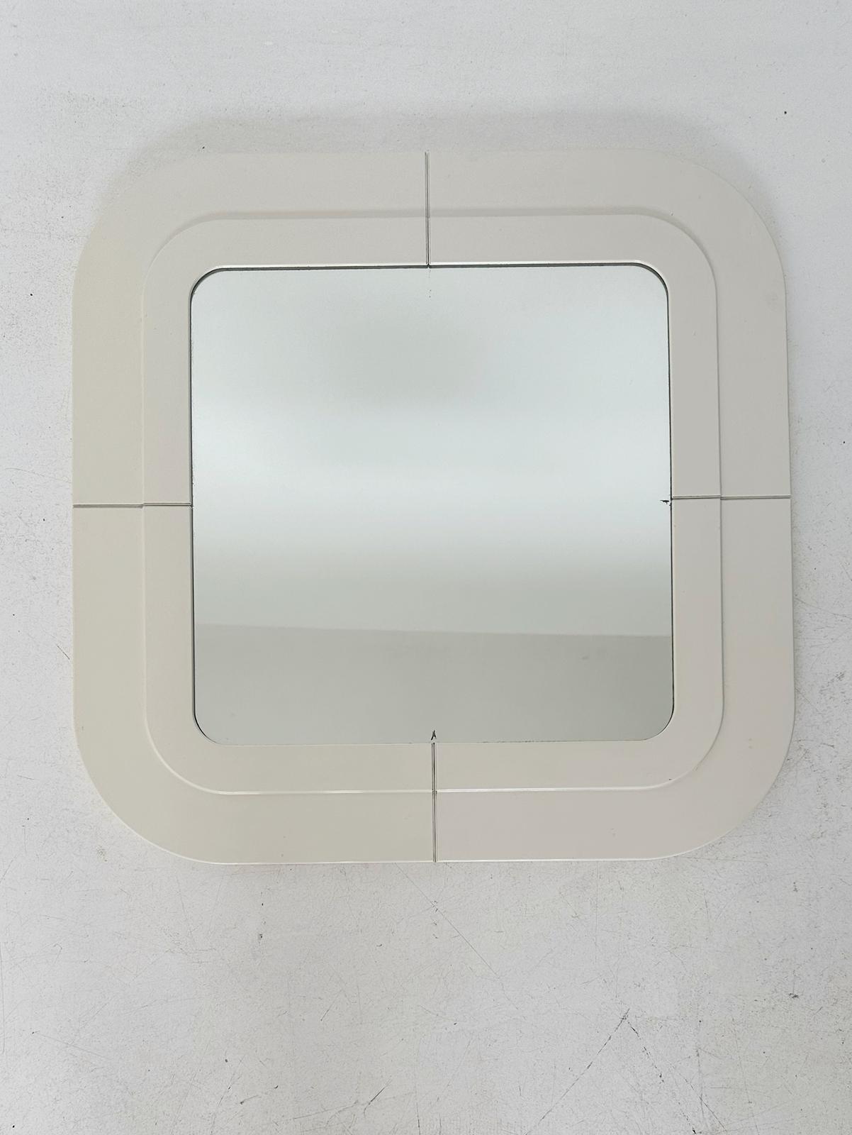 Specchio design by Anna castelli per Kartell