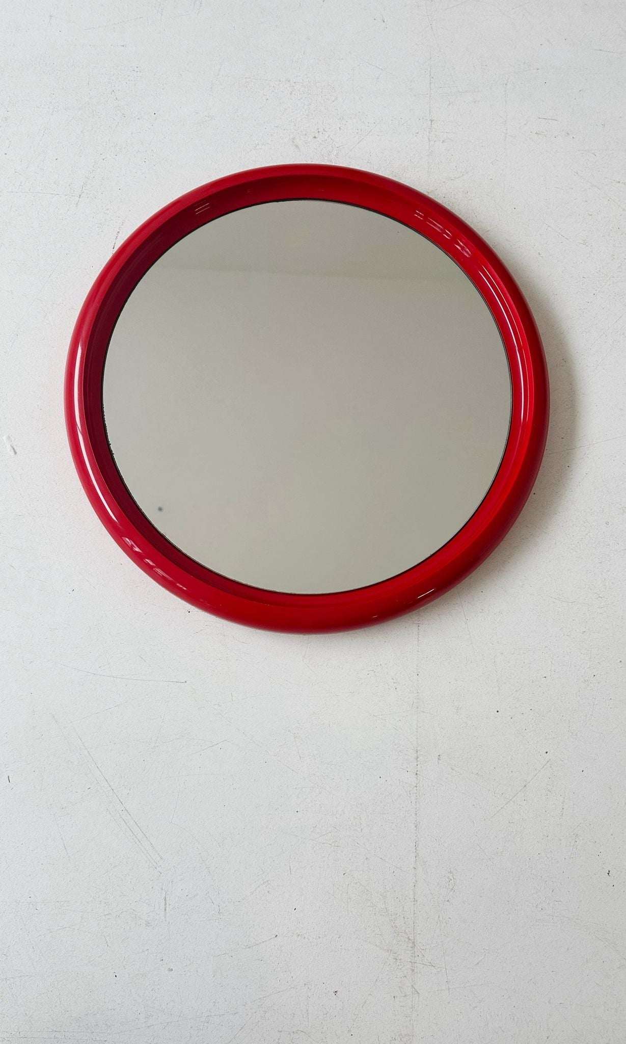 Round mirror