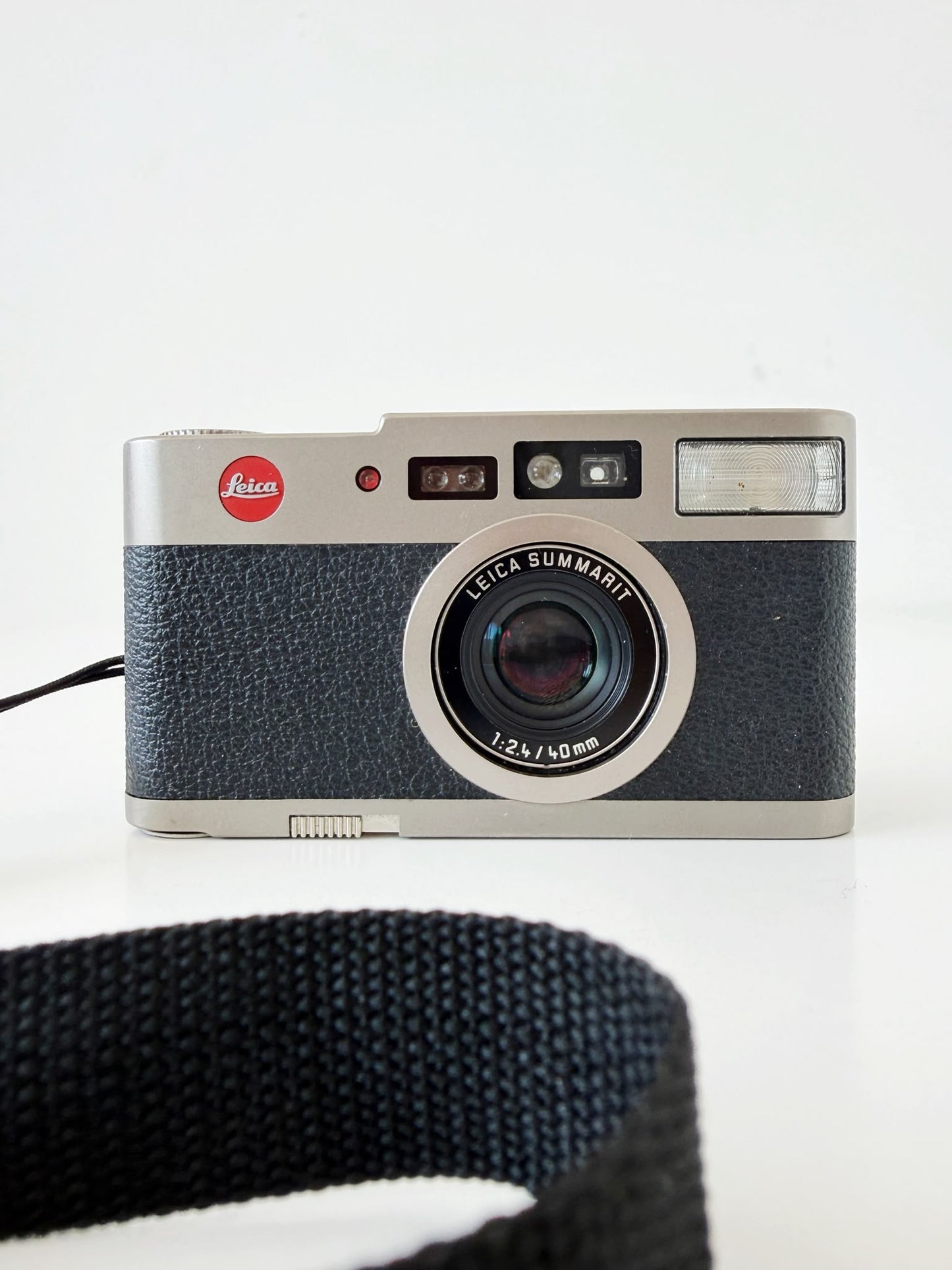 Leica CM Titanium – 35mm Film Camera
Leica Summarit 40mm f/2.4