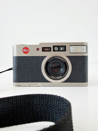 Leica CM Titanium – 35mm Film Camera
Leica Summarit 40mm f/2.4