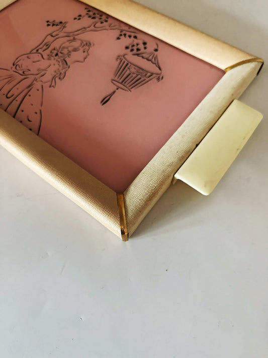 Pink tray