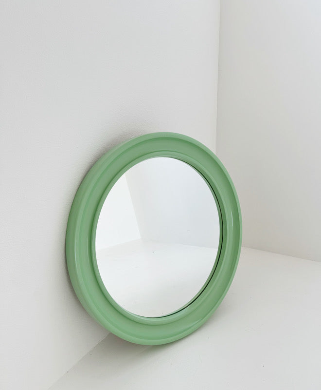 Round mirror