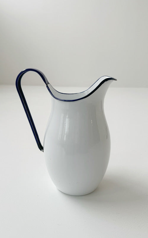 Enamelled carafe