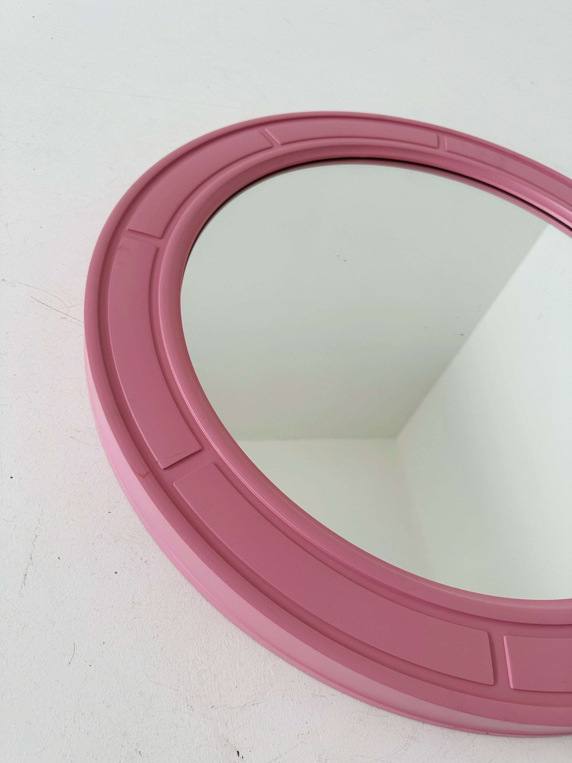 Round mirror