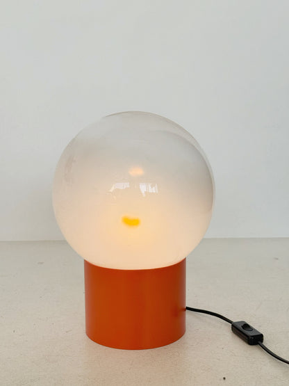 Lampada da tavolo con base arancione