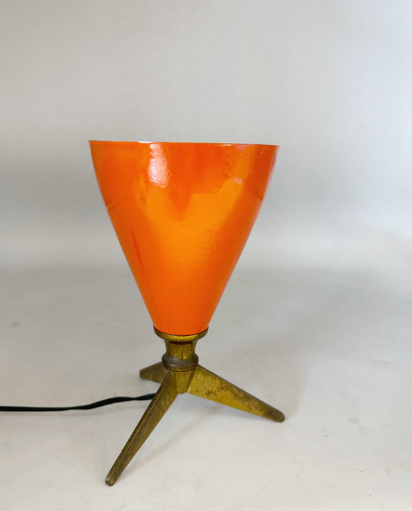 Cone table lamp