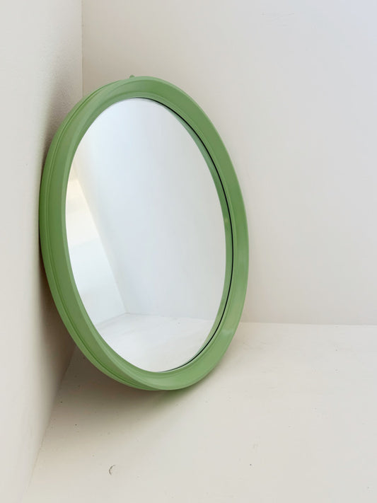 Round mirror