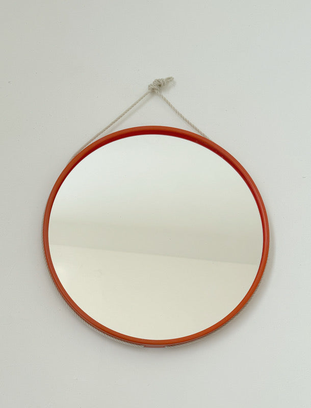 Round mirror