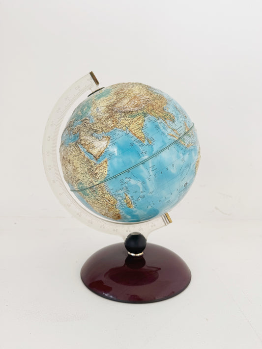 Relief globe