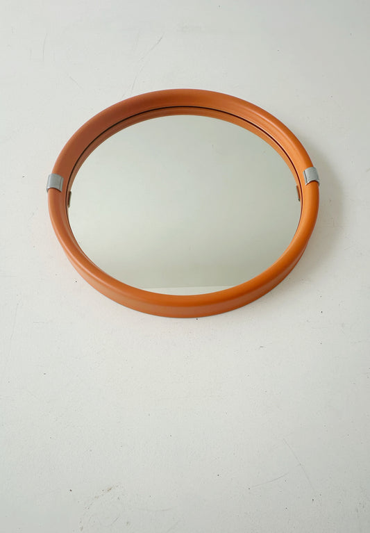 Round mirror
