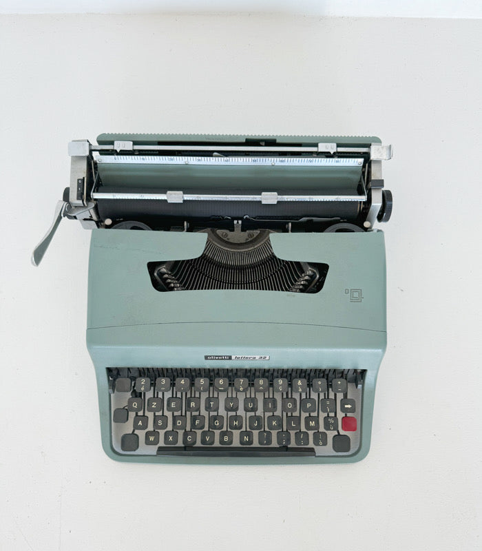 Olivetti typewriter, Letter 32