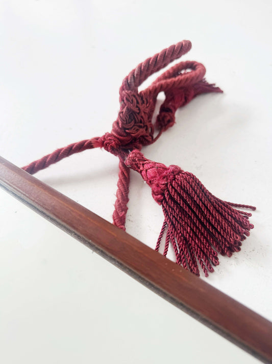 Wall mirror with wooden frame and decorative rope