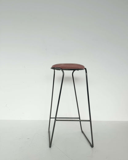 Metal stool with padded seat in antique pink