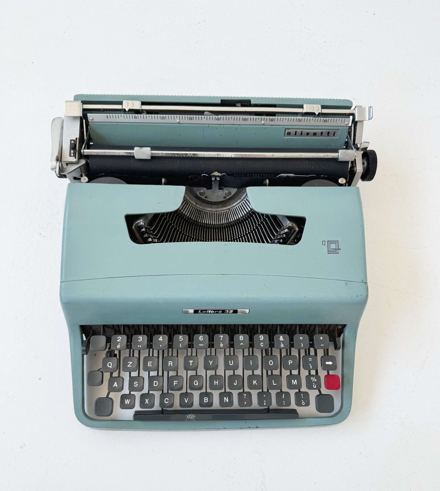 Olivetti Lettera 32 typewriter, 1960s design