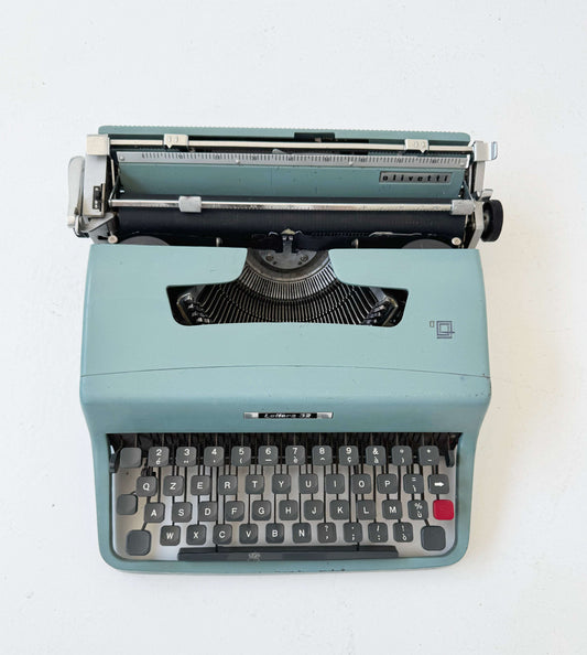 Olivetti Lettera 32 typewriter, 1960s design