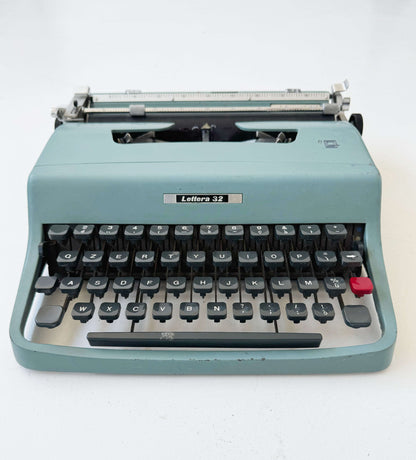 Olivetti Lettera 32 typewriter, 1960s design