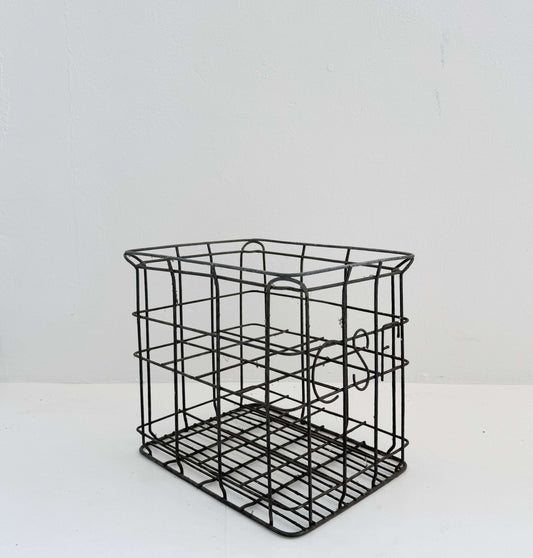 Metal grid bottle holder