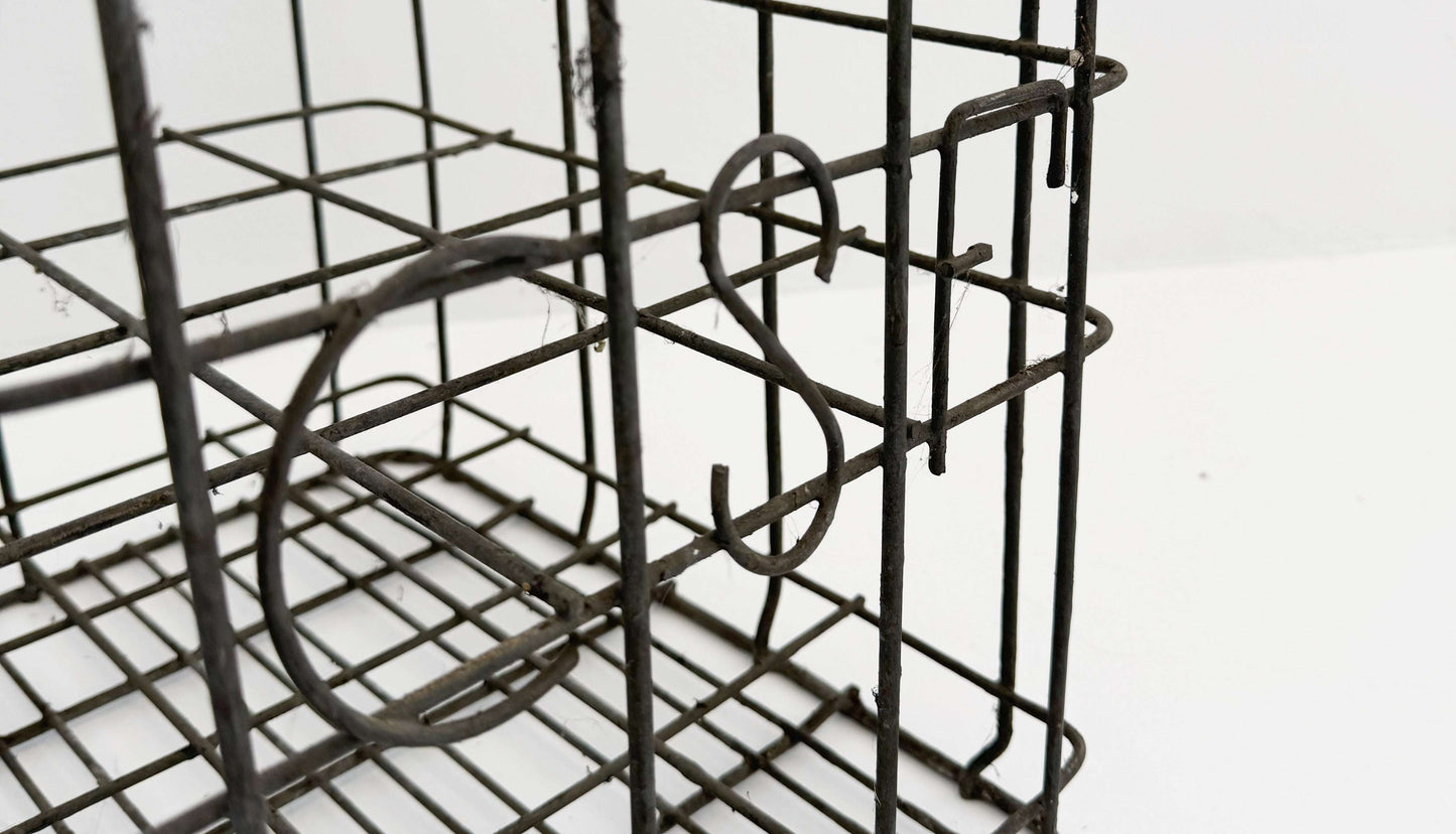 Metal grid bottle holder