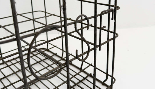 Metal grid bottle holder