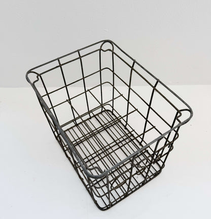 Metal grid bottle holder