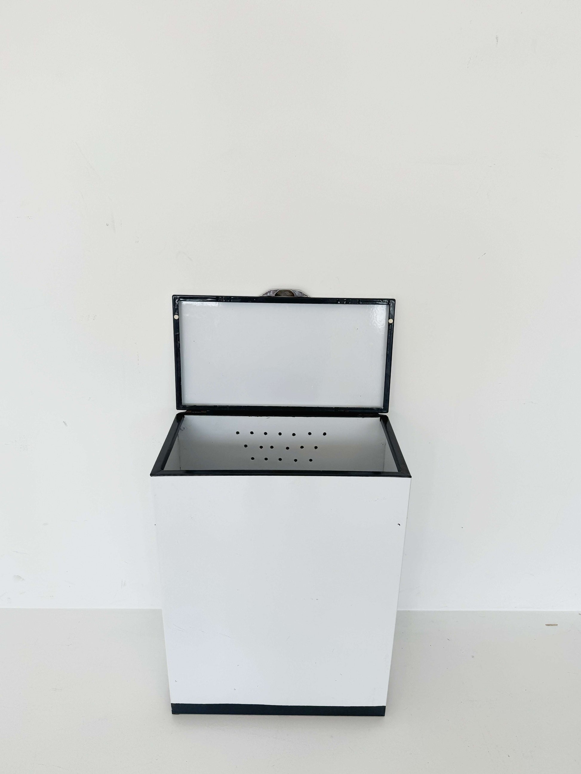 White enameled metal laundry basket – 1960s/1970s