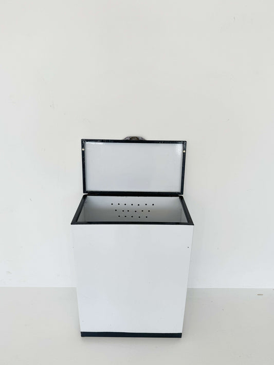 White enameled metal laundry basket – 1960s/1970s
