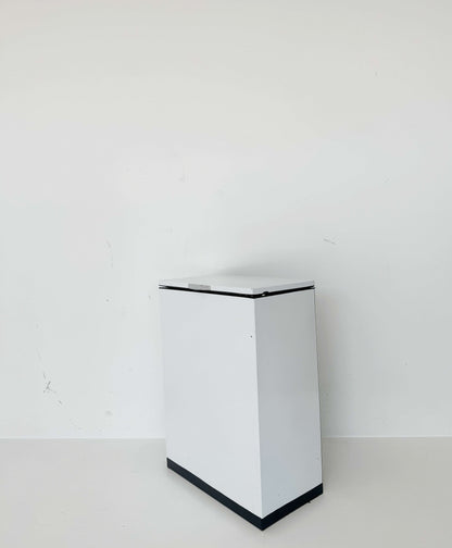 White enameled metal laundry basket – 1960s/1970s
