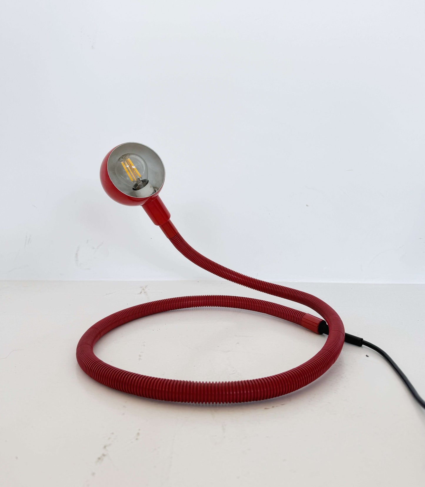 Red adjustable table lamp