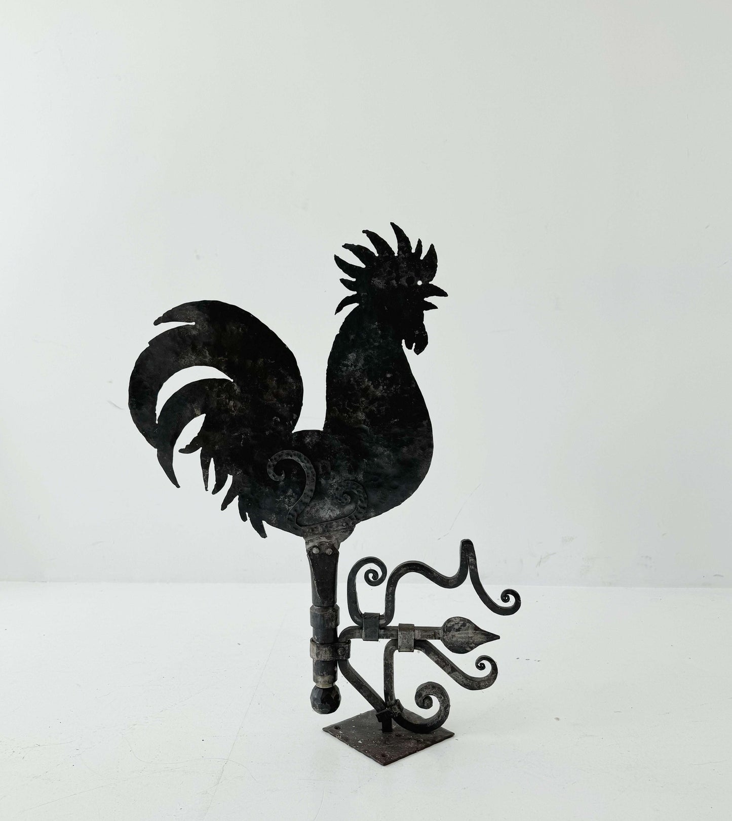 Decorative iron rooster-shaped weathervane