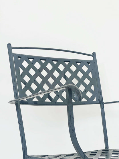 Painted iron chair with armrests – Elegant design for indoors and outdoors