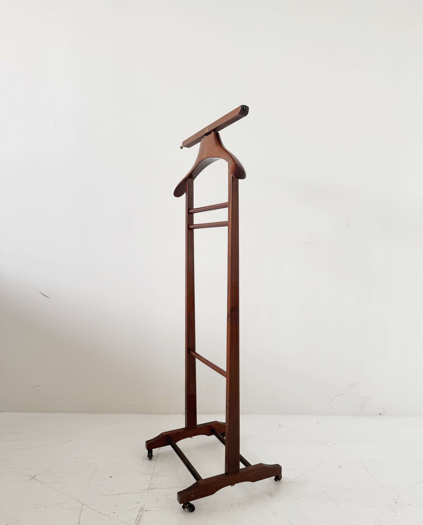 Fratelli Reguitti Wooden Valet Stand – Elegant and Functional Italian Design